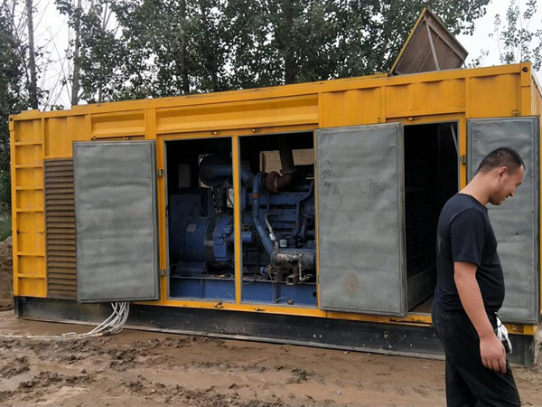 南澳进行柴油发电机组电瓶容量测试时，有哪些注意事项？