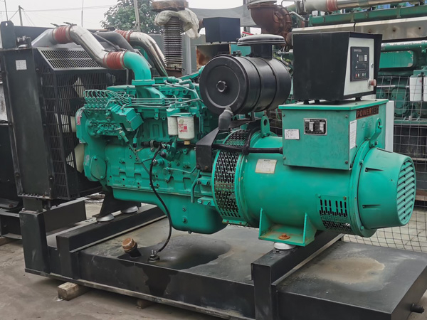 南澳冬季低温环境下，500KW发电机组启动电瓶的容量需求具体会增加多少？